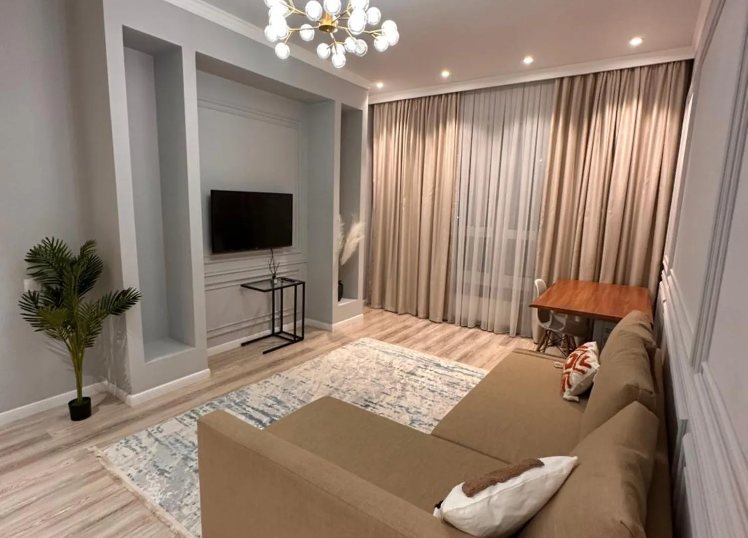 Smart Lux Apartment Almaty 0*,